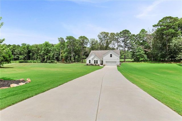 96 Whites Pond Road, Moreland, GA 30259