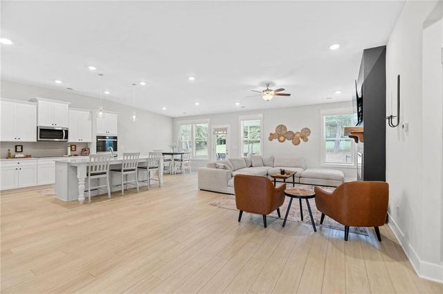 96 Whites Pond Road, Moreland, GA 30259