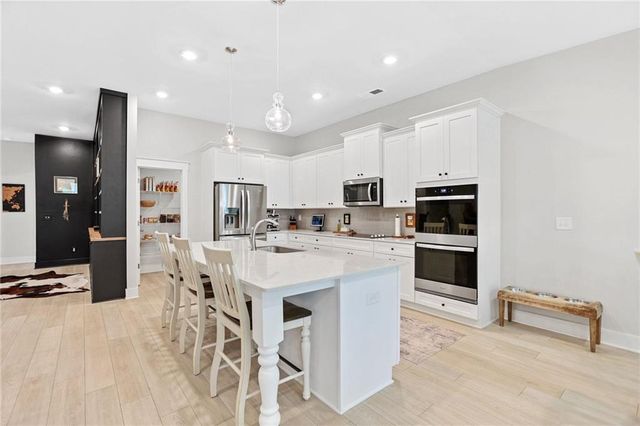 96 Whites Pond Road, Moreland, GA 30259