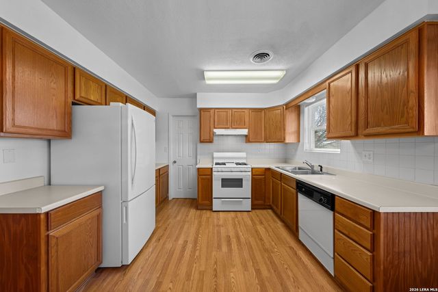 4317 State Hwy 173, Bandera, TX 78003