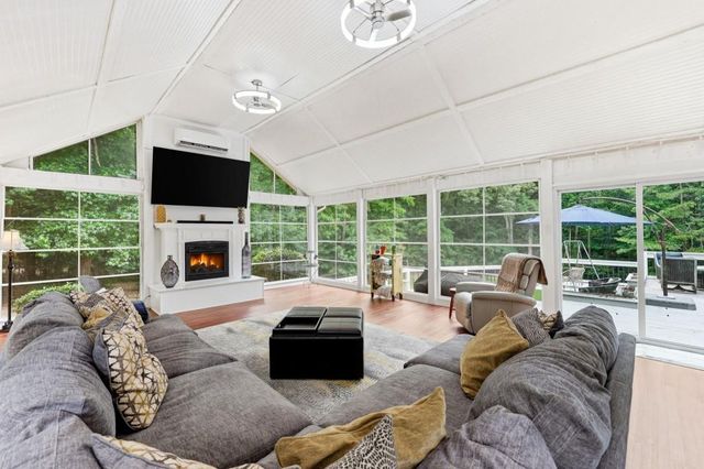 411 Hunting Hills Drive, Braselton, GA 30517