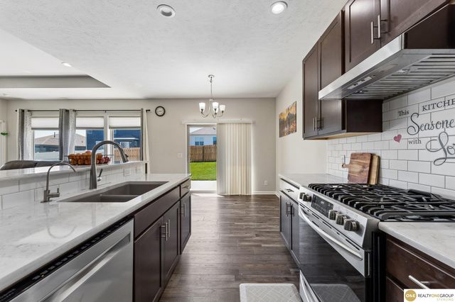 4716 N 210 Avenue, Elkhorn, NE 68022