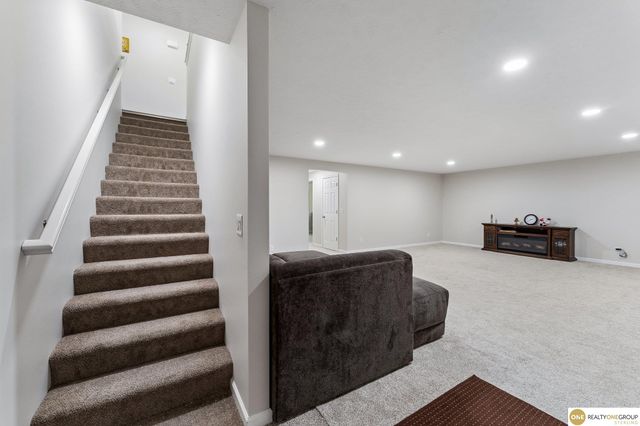 4716 N 210 Avenue, Elkhorn, NE 68022