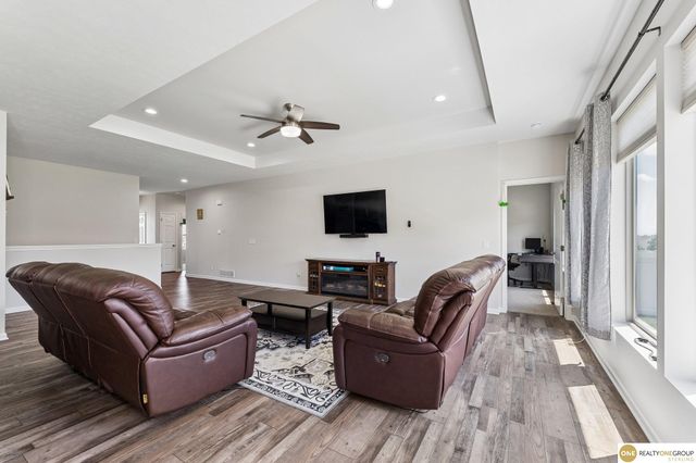 4716 N 210 Avenue, Elkhorn, NE 68022