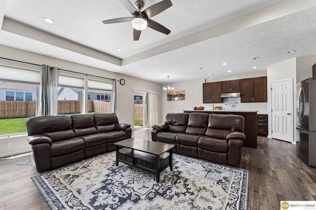 4716 N 210 Avenue, Elkhorn, NE 68022