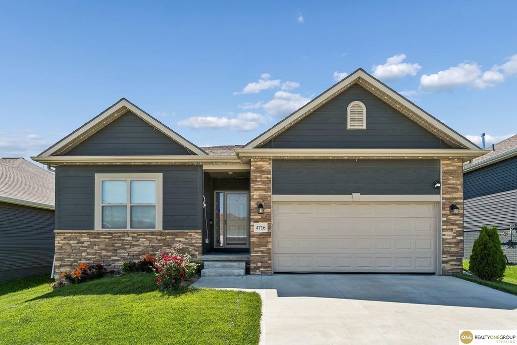 4716 N 210 Avenue, Elkhorn, NE 68022