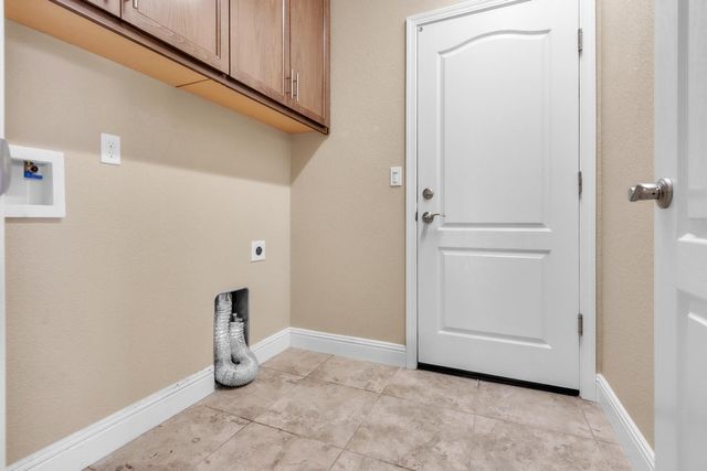 3065 Lennon Dr, Roseville, CA 95661