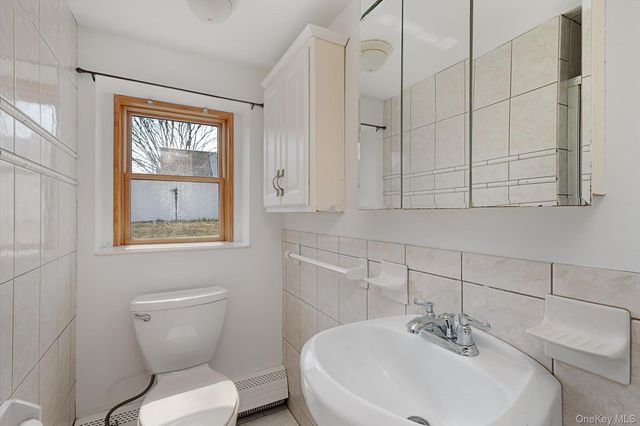 230 Yoakum Avenue, Farmingdale, NY 11735