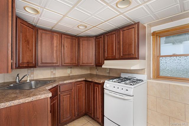 230 Yoakum Avenue, Farmingdale, NY 11735