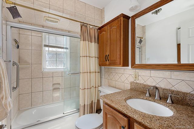 230 Yoakum Avenue, Farmingdale, NY 11735