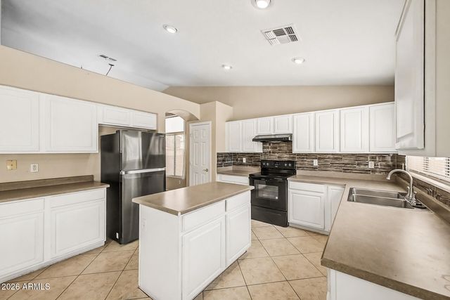 7410 W JONES Avenue, Phoenix, AZ 85043