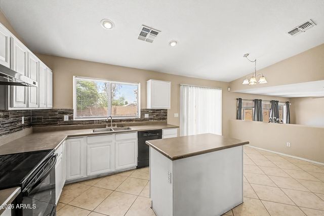 7410 W JONES Avenue, Phoenix, AZ 85043