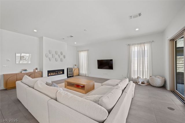 3060 Full Lotus Drive, Las Vegas, NV 89138