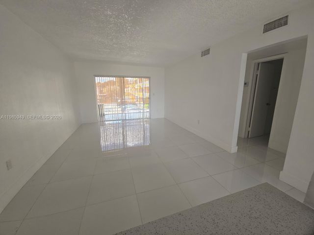 5500 SW 77th Ct 204, Miami, FL 33155