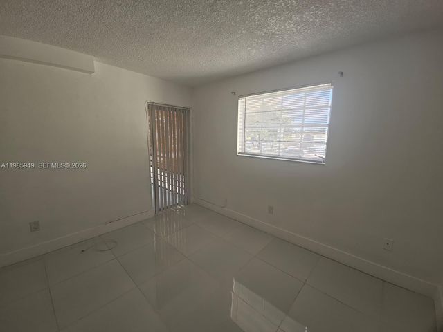 5500 SW 77th Ct 204, Miami, FL 33155