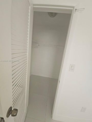 5500 SW 77th Ct 204, Miami, FL 33155