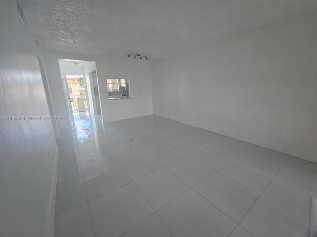 5500 SW 77th Ct 204, Miami, FL 33155