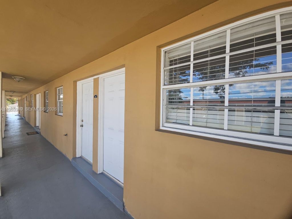 5500 SW 77th Ct 204, Miami, FL 33155