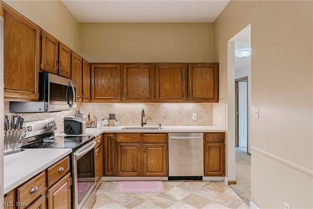 2889 Charing Cross Road NW, Canton, OH 44708