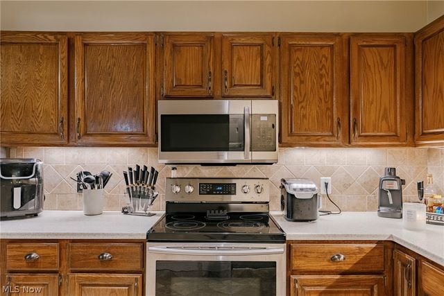 2889 Charing Cross Road NW, Canton, OH 44708