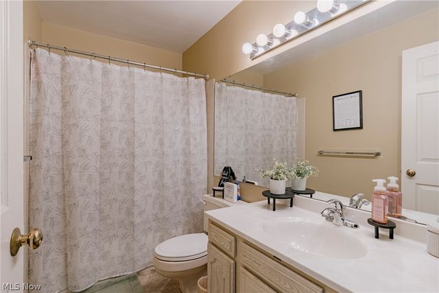 2889 Charing Cross Road NW, Canton, OH 44708