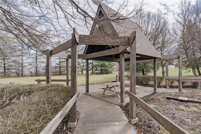 2889 Charing Cross Road NW, Canton, OH 44708