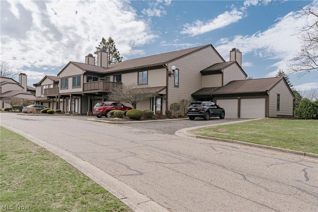 2889 Charing Cross Road NW, Canton, OH 44708