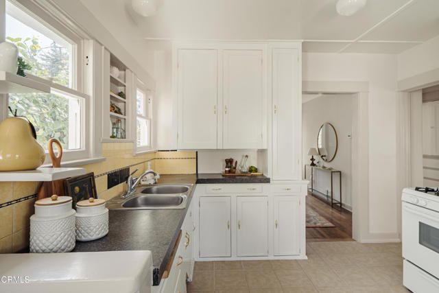 2843 Los Olivos Lane, La Crescenta, CA 91214