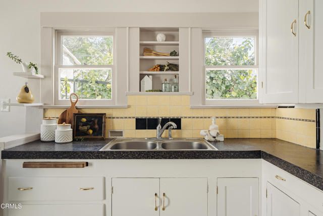 2843 Los Olivos Lane, La Crescenta, CA 91214