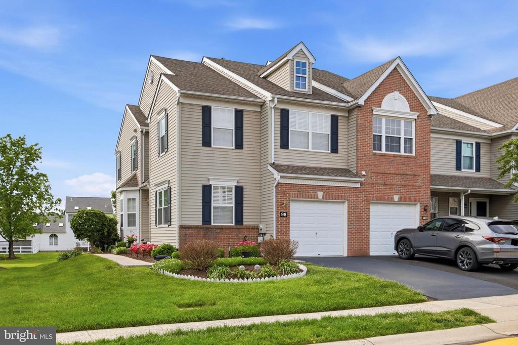 98 WALKER RD, Royersford, PA 19468