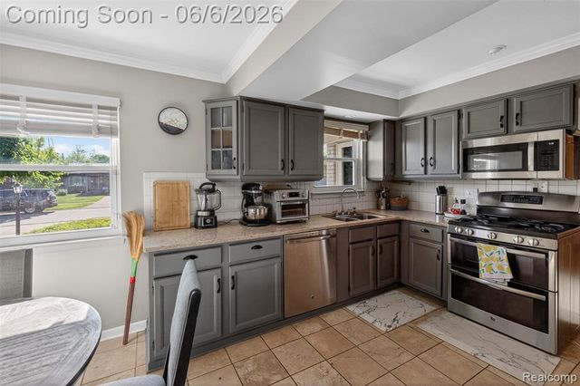 33942 Coachwood Drive, Sterling Heights, MI 48312