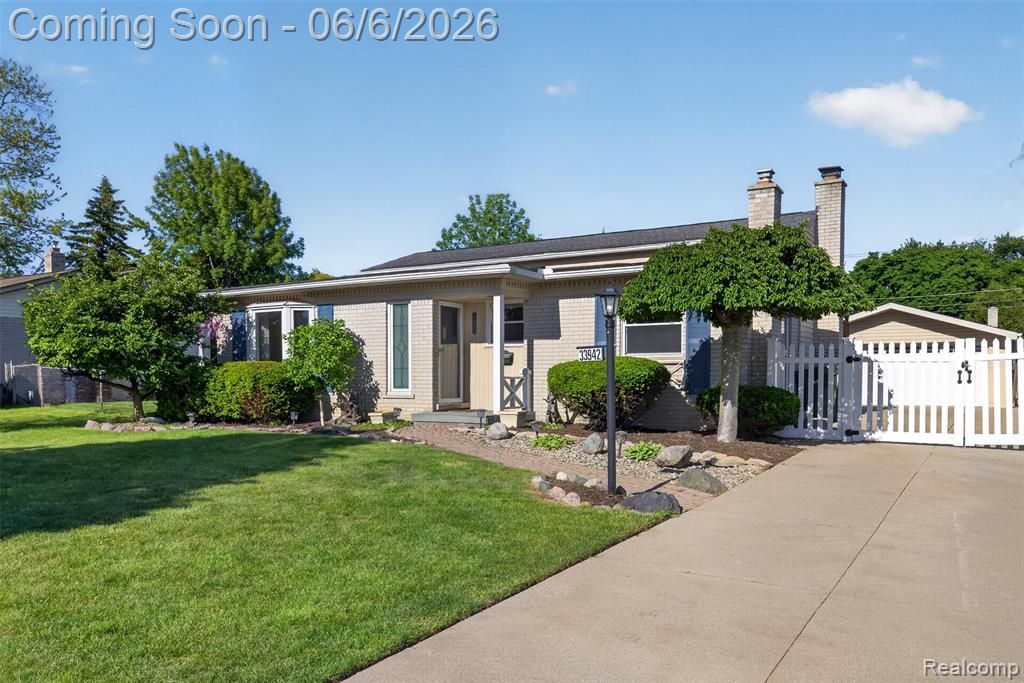 33942 Coachwood Drive, Sterling Heights, MI 48312