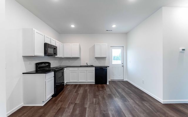 97 Stonehenge Ln, Manchester, TN 37355