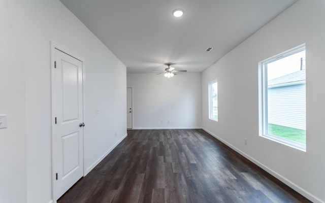 97 Stonehenge Ln, Manchester, TN 37355