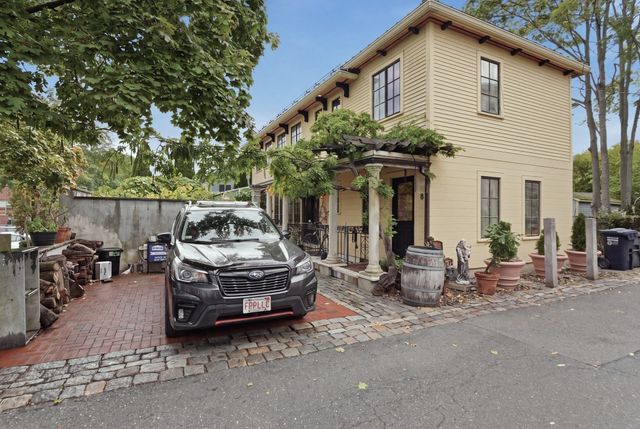 127 Cushing St, Cambridge, MA 02138