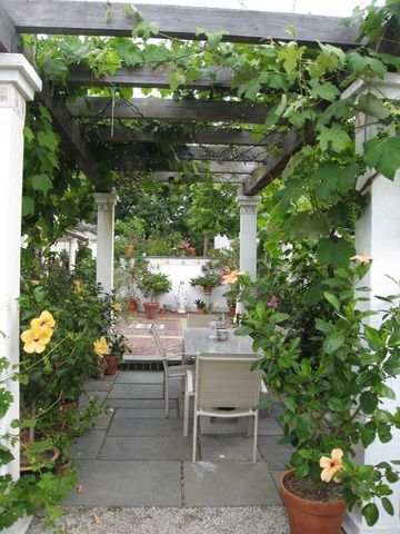 127 Cushing St, Cambridge, MA 02138