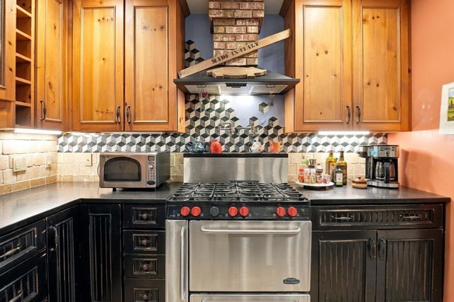 127 Cushing St, Cambridge, MA 02138