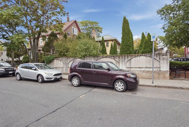 127 Cushing St, Cambridge, MA 02138