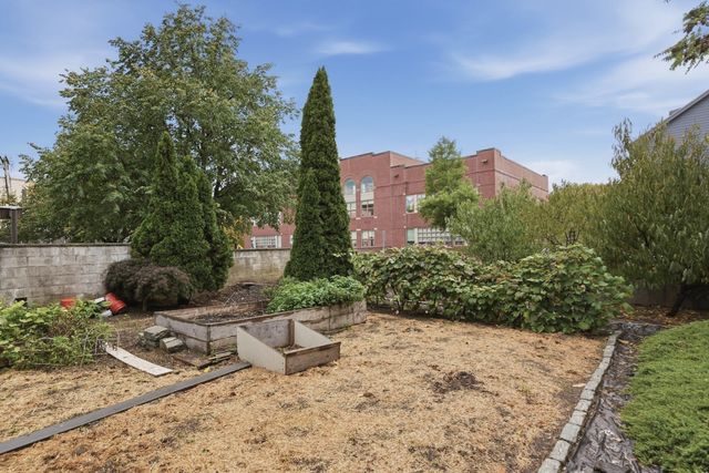 127 Cushing St, Cambridge, MA 02138