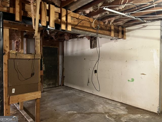 816 Cedar Lake Drive SE, Conyers, GA 30094