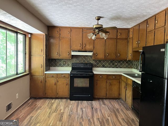 816 Cedar Lake Drive SE, Conyers, GA 30094