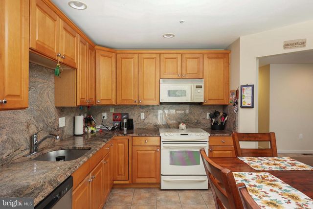 126 HIDDEN DR, Blackwood, NJ 08012