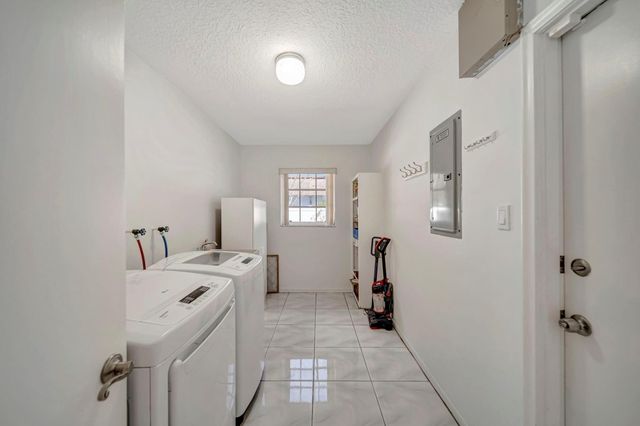 1251 SW 67th Avenue, Plantation, FL 33317