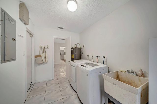 1251 SW 67th Avenue, Plantation, FL 33317