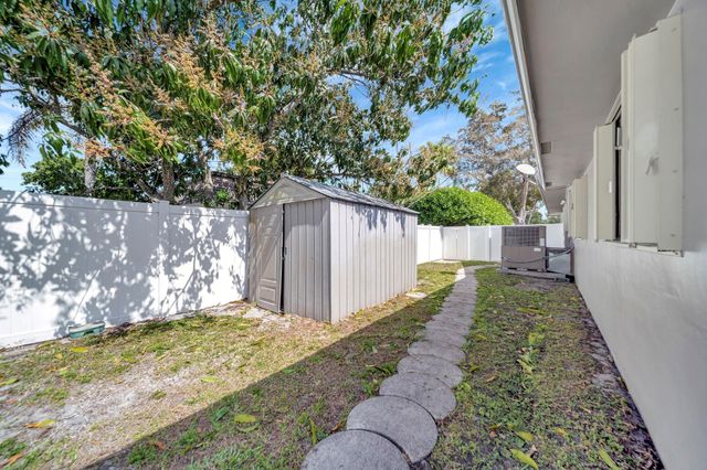 1251 SW 67th Avenue, Plantation, FL 33317