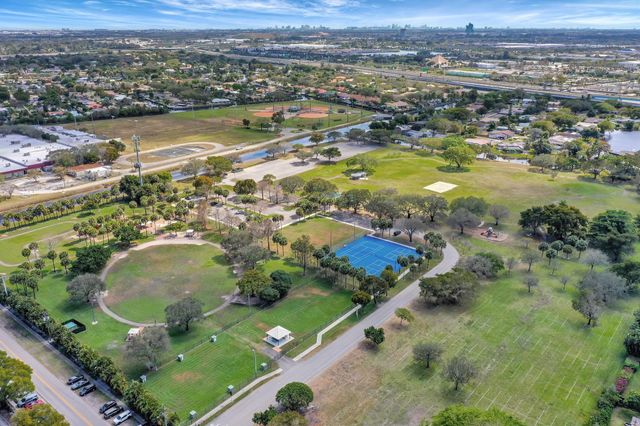 1251 SW 67th Avenue, Plantation, FL 33317