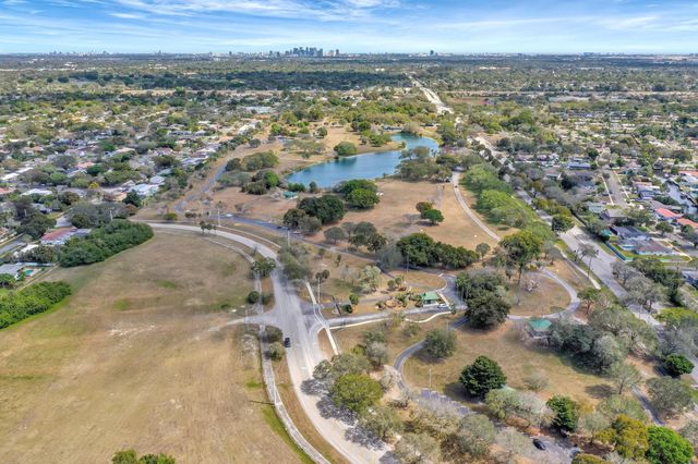 1251 SW 67th Avenue, Plantation, FL 33317