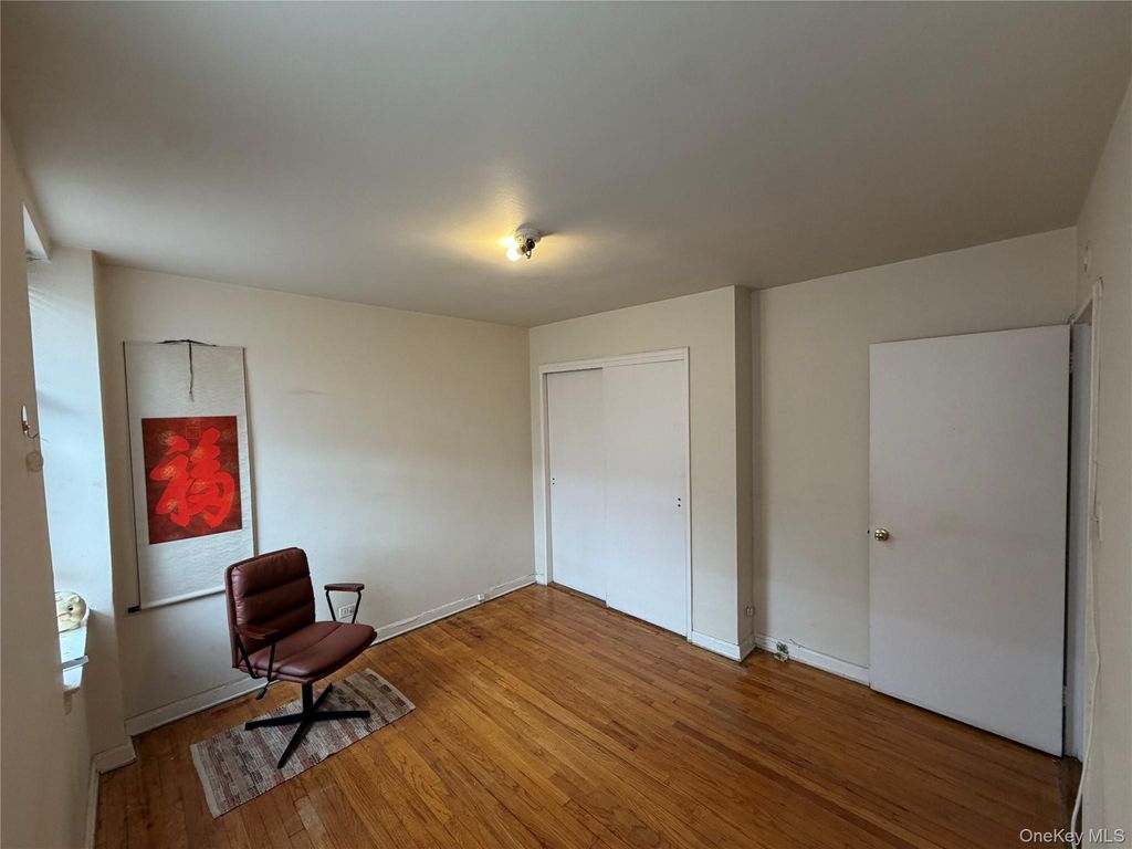 42-45 Kissena Boulevard 6B, Flushing, NY 11355 — photo 2