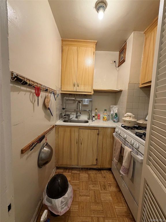 42-45 Kissena Boulevard 6B, Flushing, NY 11355 — photo 5