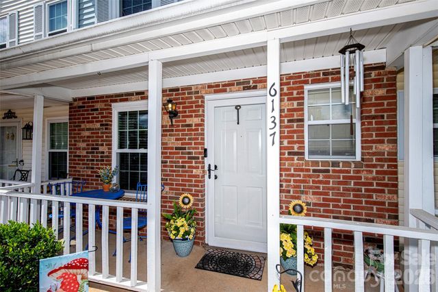1637 Windsor Gate Lane, Charlotte, NC 28215